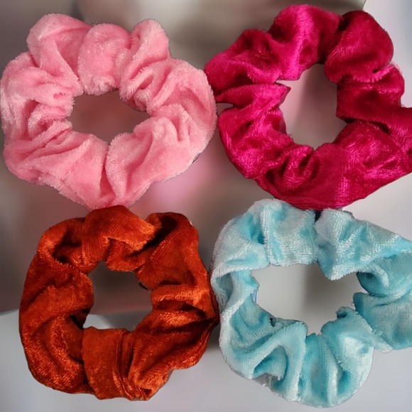 4pc Soft Velvet Scrunchies in Four Colors - Picture 2 of 13